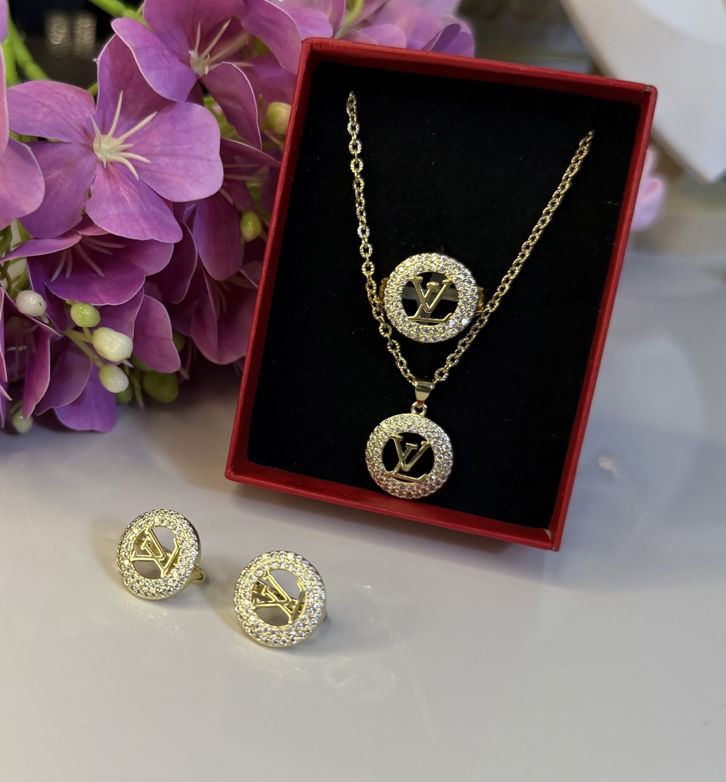 img_5345 Set 3 piese LV Gold - imagine 1